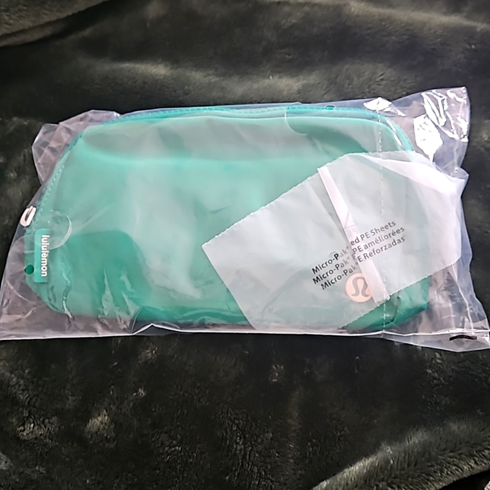 New Lululemon belt bag